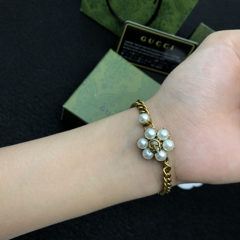 G*u*i bracelets